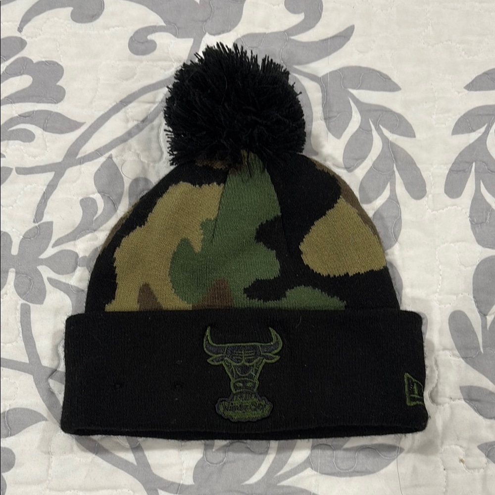 New Era youth Chicago Bulls Black and Green Hat with Cuffed Design